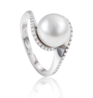 Zobrazit detail produktu - Prsten LOEE Pearls z bílého zlata s diamanty a perlou (52 mm) Obrázek Prsten LOEE Pearls z bílého zlata s diamanty a perlou (52 mm)