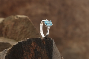 Obrázek Prsten LOEE Palette Diamonds z bílého zlata s diamanty a topazem