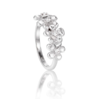 Zobrazit detail produktu - Prsten LOEE z bílého zlata s diamanty (51 mm) Obrázek Prsten LOEE z bílého zlata s diamanty (51 mm)