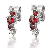 Zobrazit detail produktu - Náušnice LOEE Sparkle z bílého zlata s diamanty a granáty Obrázek Náušnice LOEE Sparkle z bílého zlata s diamanty a granáty